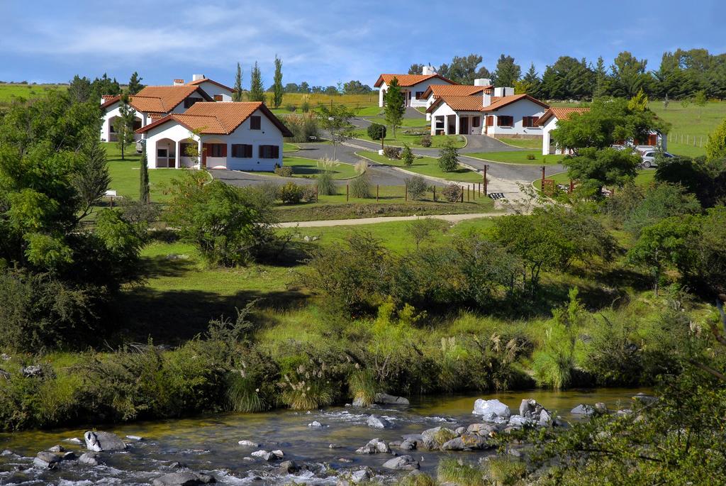 Complejo De Cabanas Llatani Los Reartes Bagian luar foto